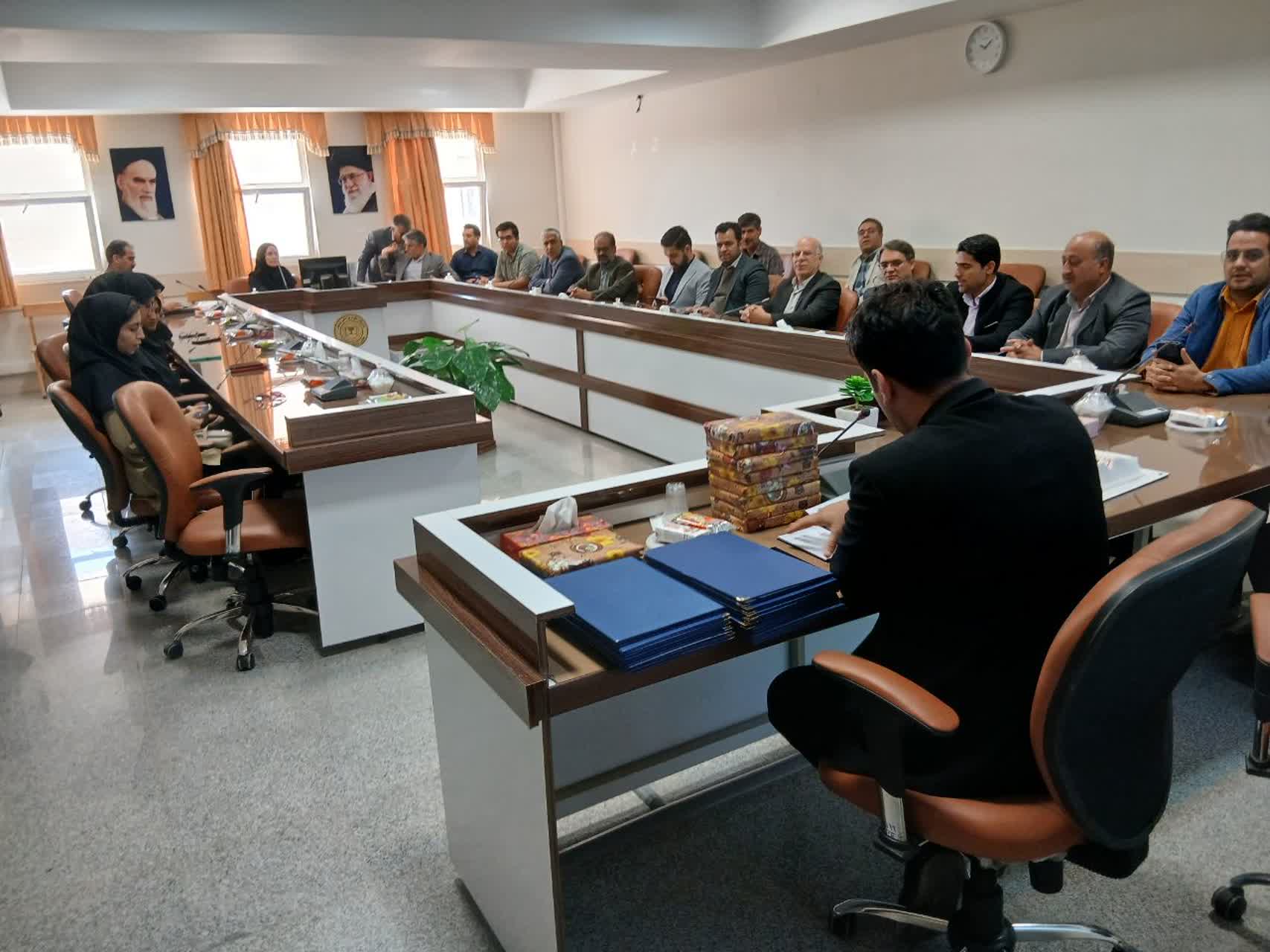 برگزاری مراسم گرامیداشت هفته کتاب و کتابدار با تقدیر از فعالان عرصه فرهنگ و مطالعه